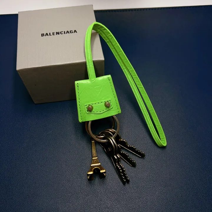 スーパーコピー バレンシアガ キーホルダー