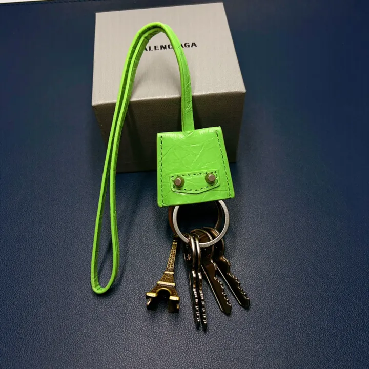 スーパーコピー バレンシアガ キーホルダー