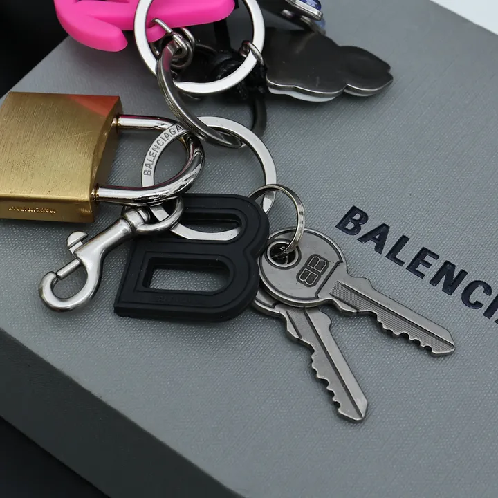 スーパーコピー バレンシアガ キーホルダー