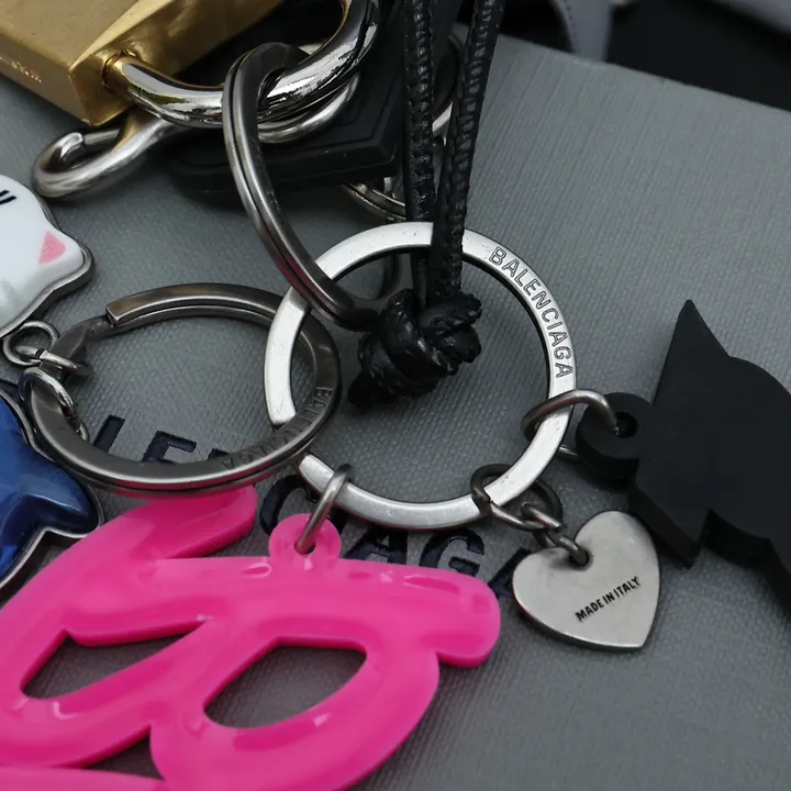 スーパーコピー バレンシアガ キーホルダー