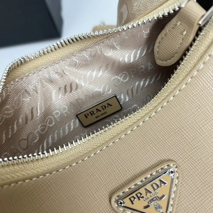 スーパーコピー バレンシアガ キーホルダー