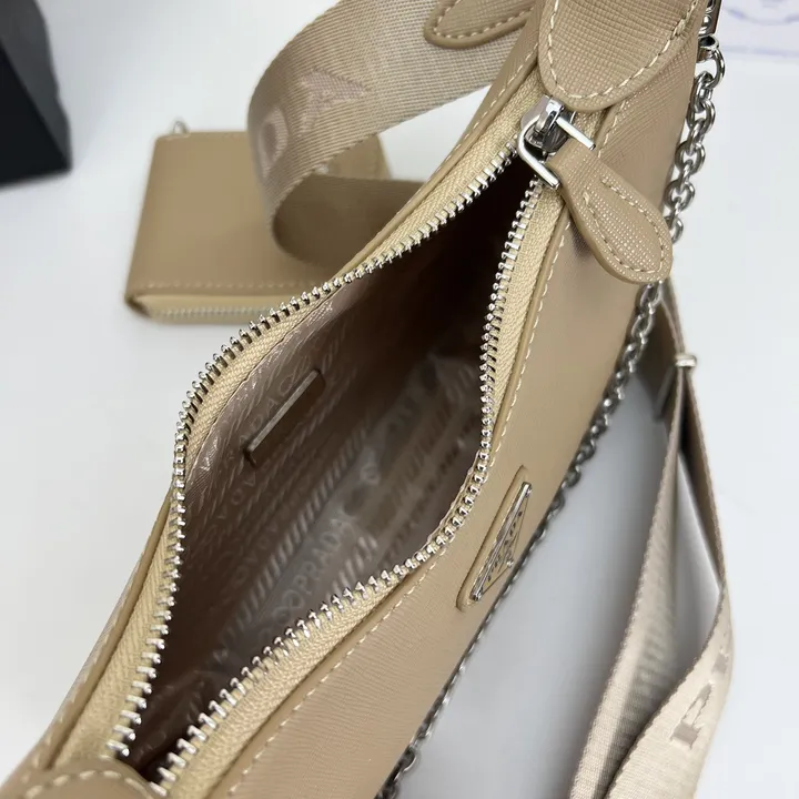 スーパーコピー バレンシアガ キーホルダー