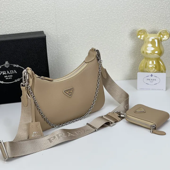 スーパーコピー バレンシアガ キーホルダー