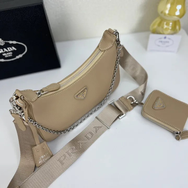 スーパーコピー バレンシアガ キーホルダー