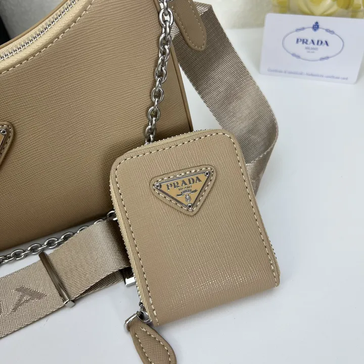 スーパーコピー バレンシアガ キーホルダー