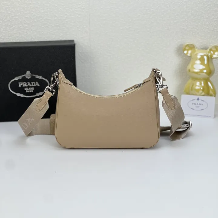 スーパーコピー バレンシアガ キーホルダー