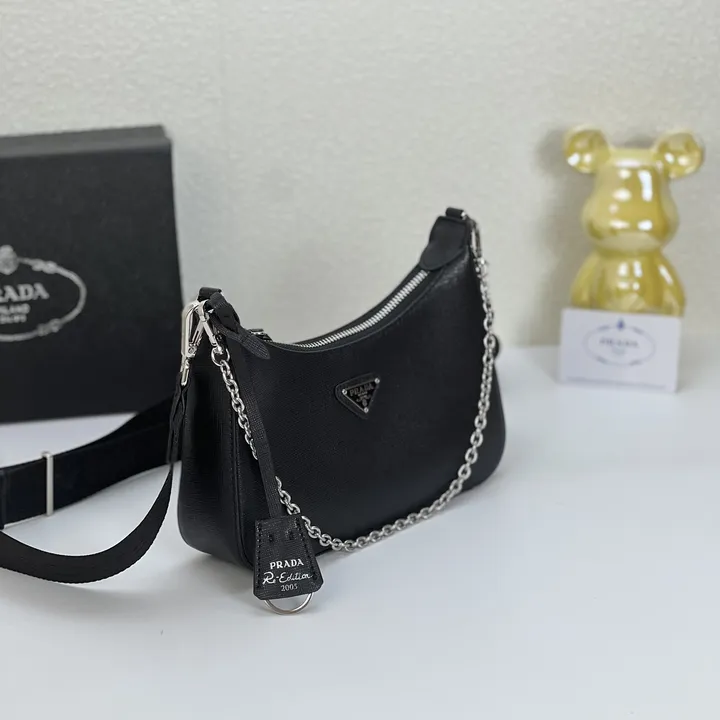 スーパーコピー バレンシアガ キーホルダー