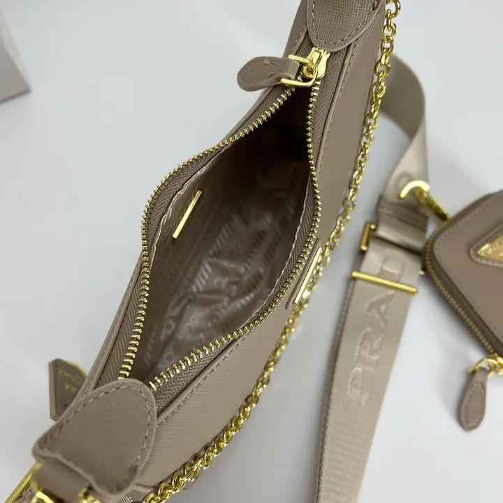 スーパーコピー プラダ キーホルダー