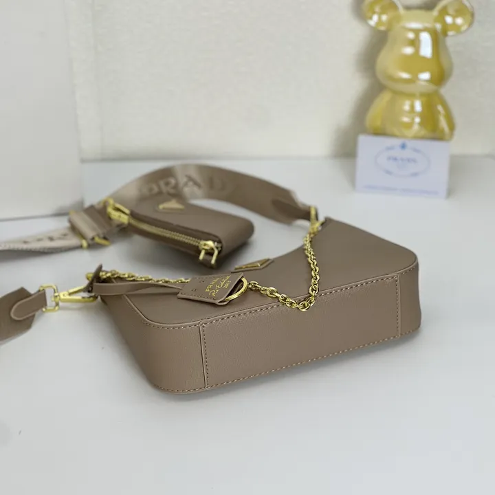 スーパーコピー プラダ キーホルダー