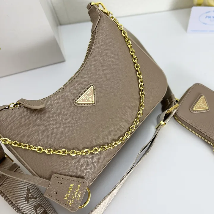 スーパーコピー プラダ キーホルダー