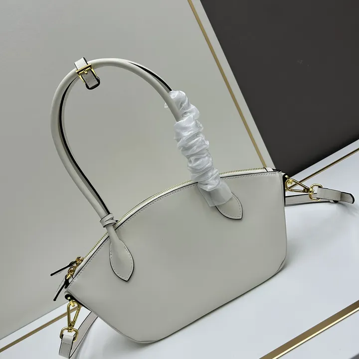 スーパーコピー プラダ キーホルダー