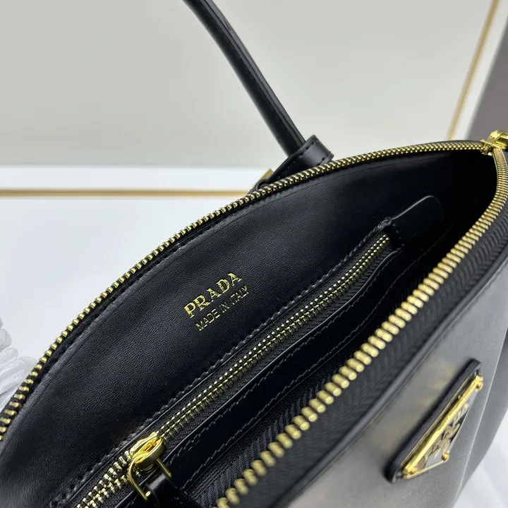 スーパーコピー プラダ キーホルダー