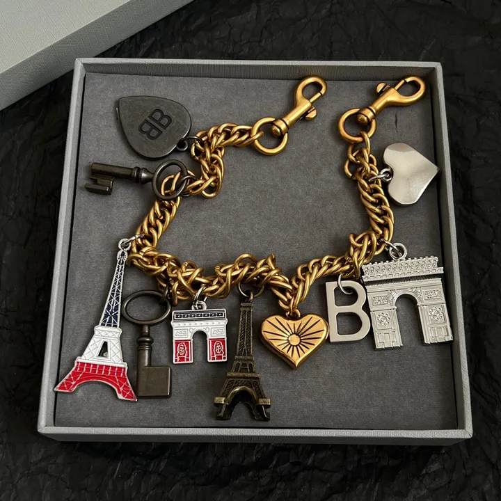 スーパーコピー バレンシアガ キーホルダー