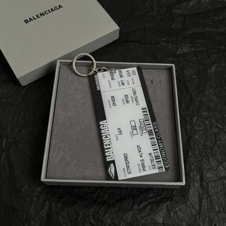 スーパーコピー バレンシアガ キーホルダー