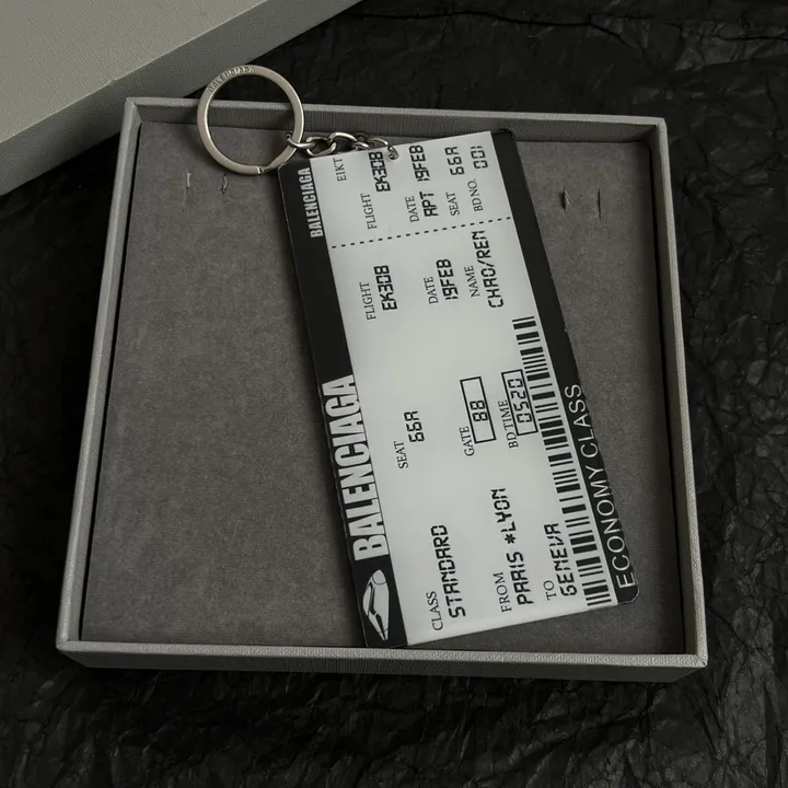 スーパーコピー バレンシアガ キーホルダー