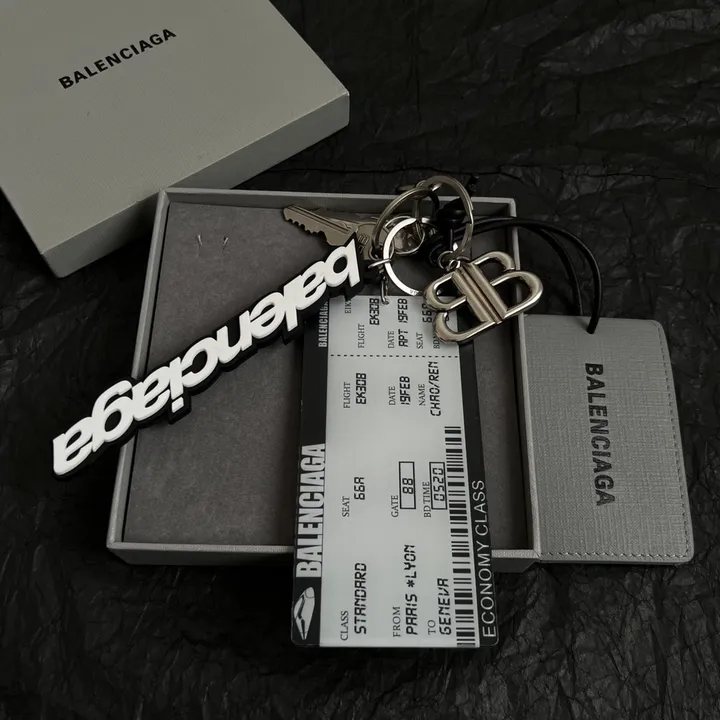 スーパーコピー バレンシアガ キーホルダー