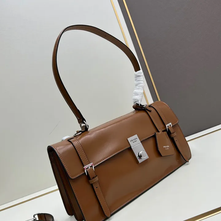 スーパーコピー プラダ キーホルダー