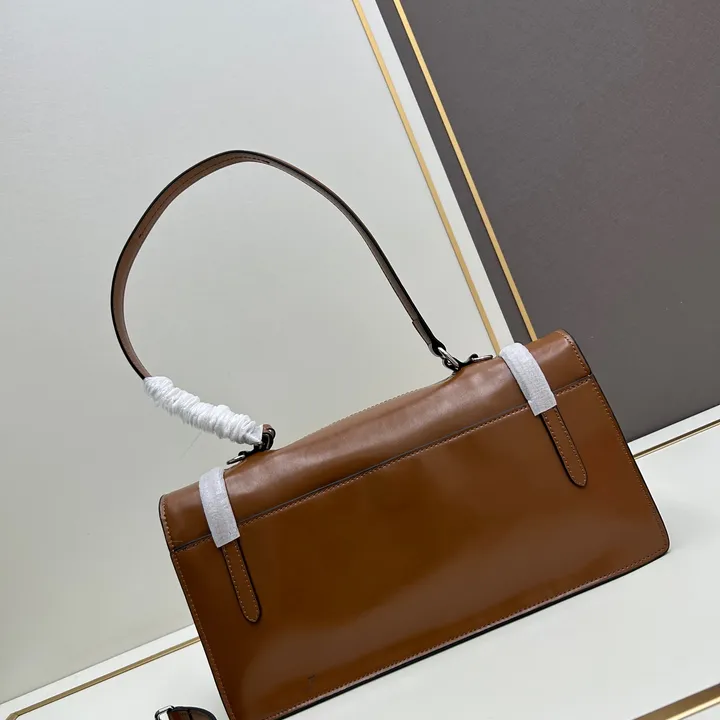 スーパーコピー プラダ キーホルダー