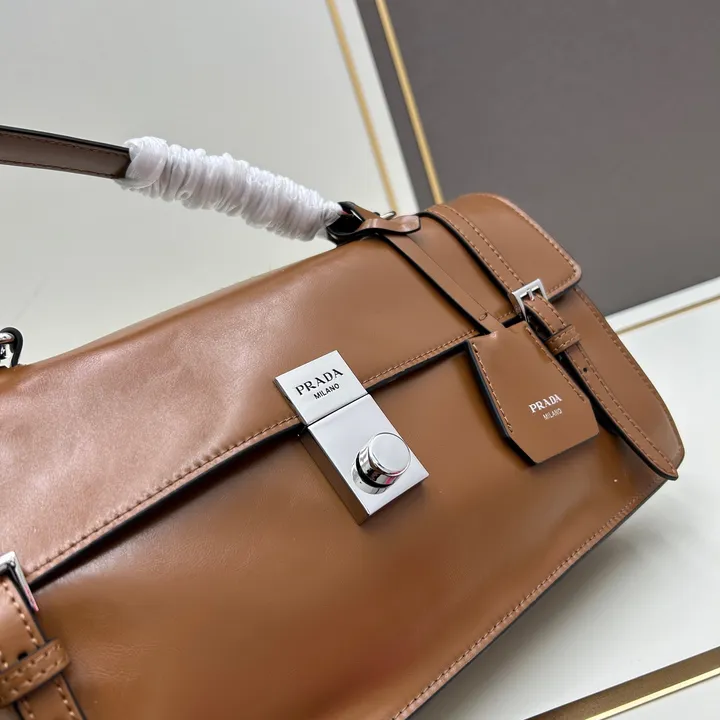 スーパーコピー プラダ キーホルダー