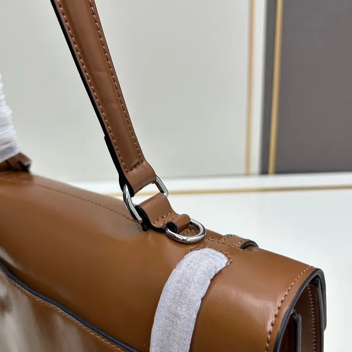 スーパーコピー プラダ キーホルダー