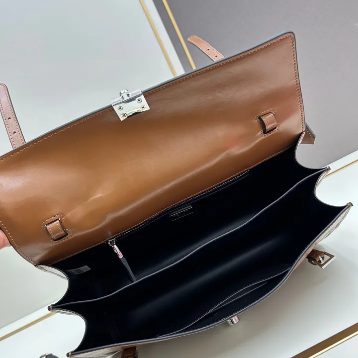 スーパーコピー プラダ キーホルダー