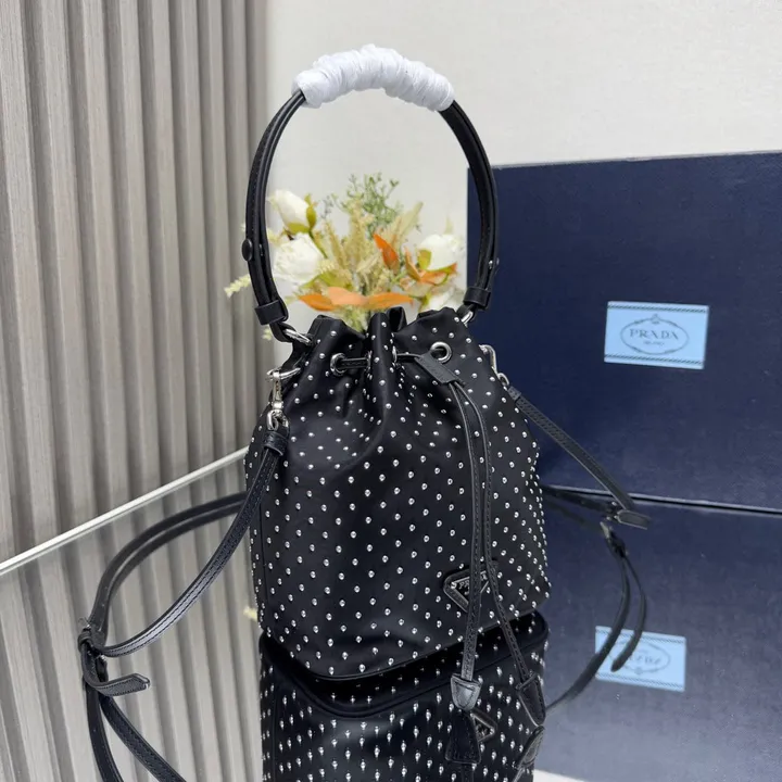 スーパーコピー プラダ キーホルダー