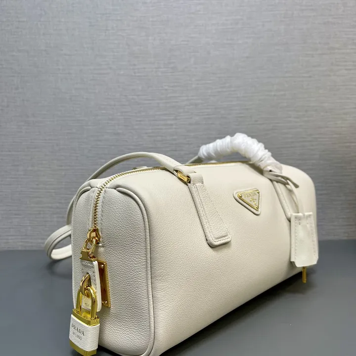 スーパーコピー プラダ キーホルダー