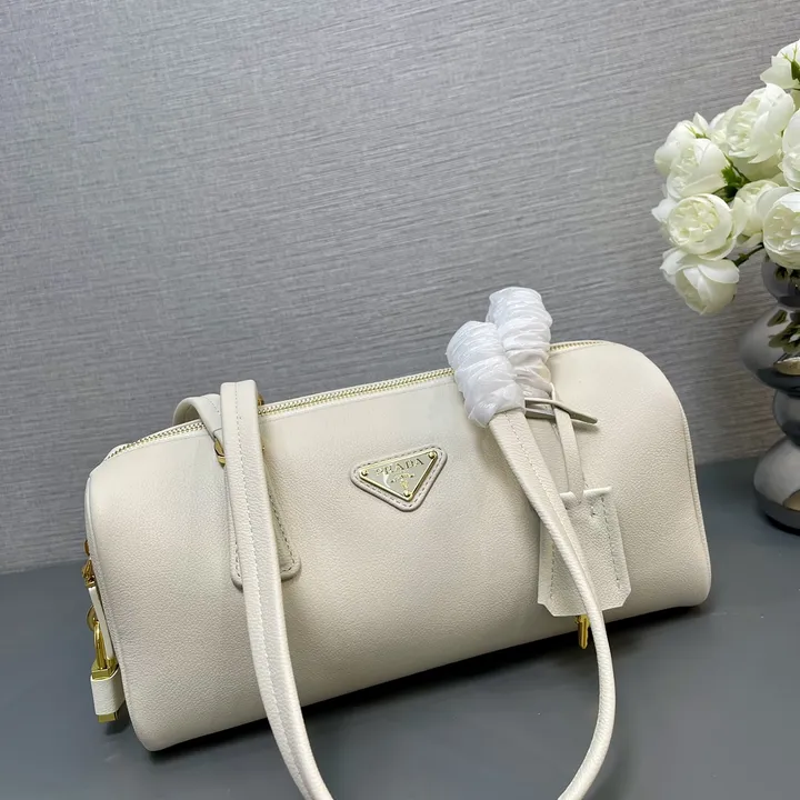 スーパーコピー プラダ キーホルダー