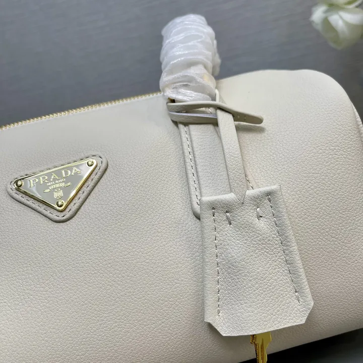 スーパーコピー プラダ キーホルダー