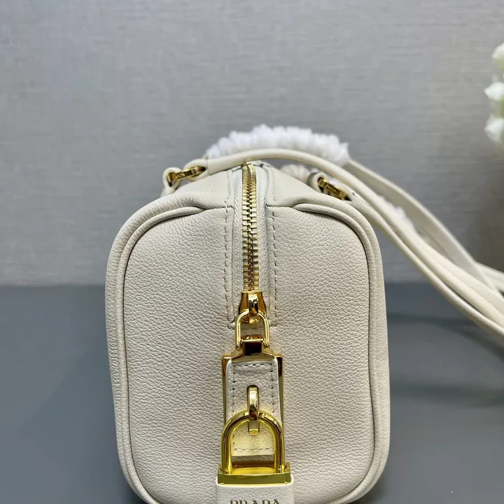 スーパーコピー プラダ キーホルダー