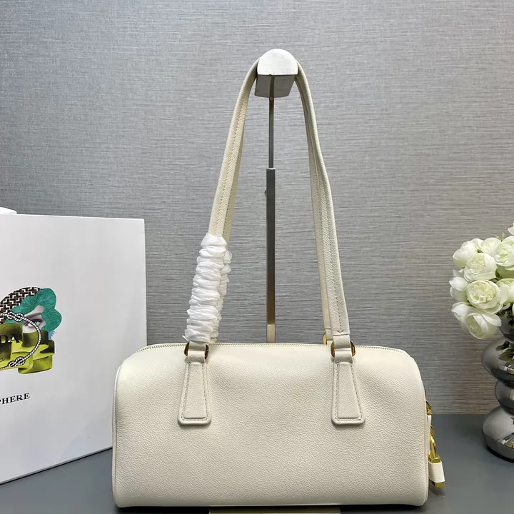 スーパーコピー プラダ キーホルダー