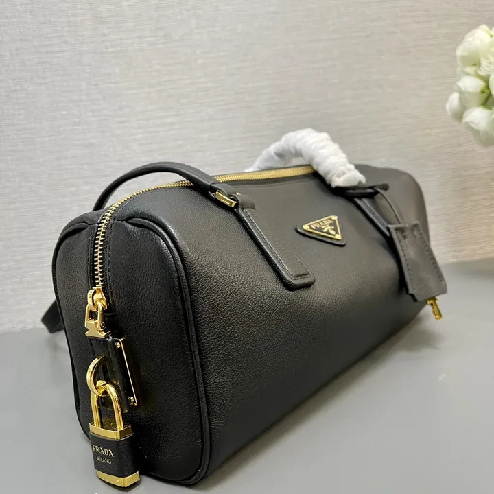 スーパーコピー プラダ キーホルダー