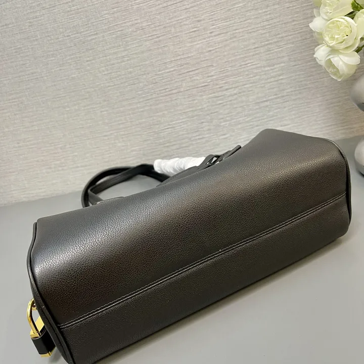 スーパーコピー プラダ キーホルダー