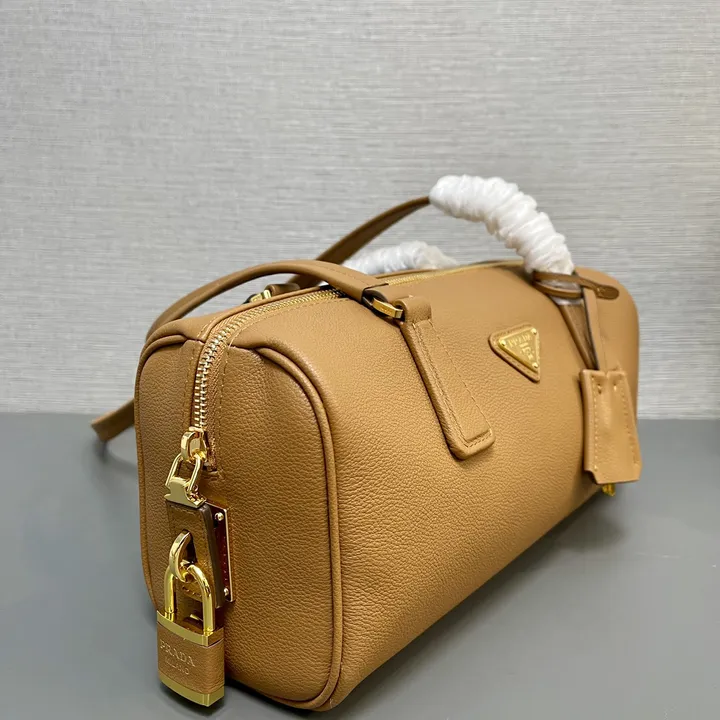 スーパーコピー プラダ キーホルダー