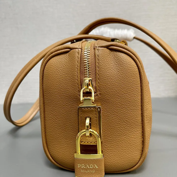 スーパーコピー プラダ キーホルダー