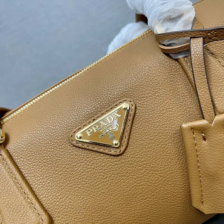 スーパーコピー プラダ キーホルダー