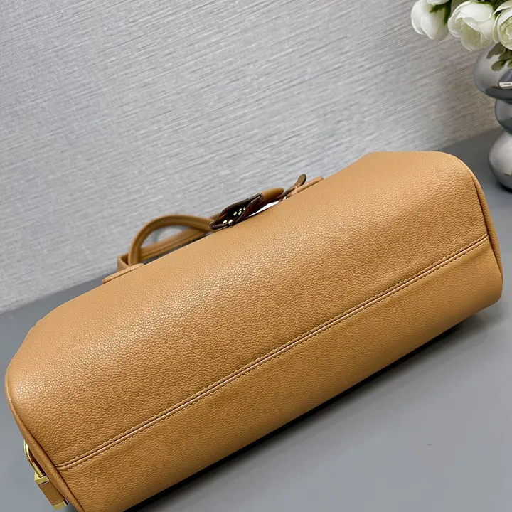 スーパーコピー プラダ キーホルダー