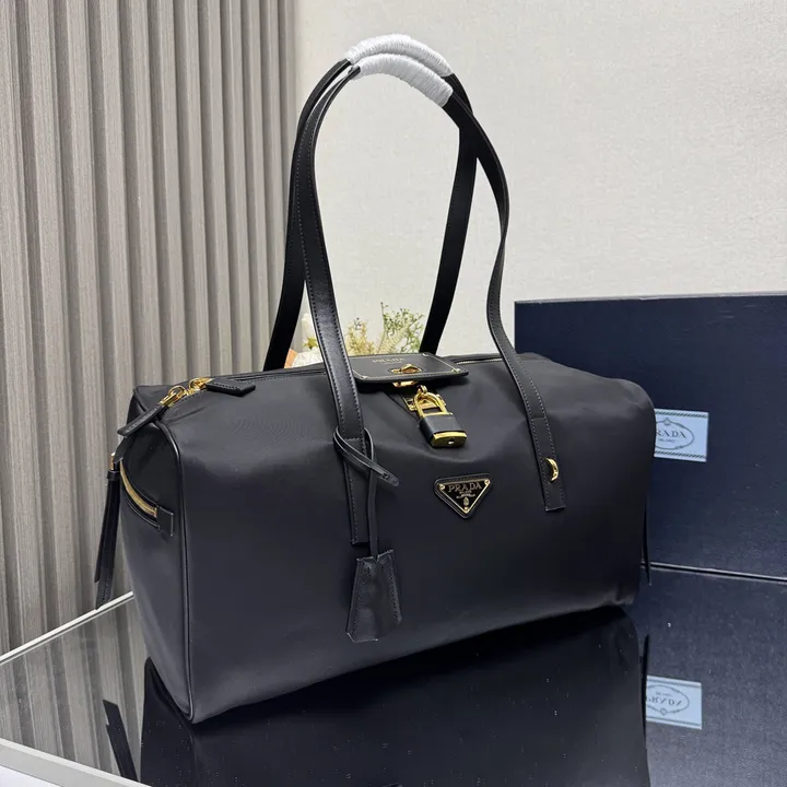 スーパーコピー プラダ キーホルダー