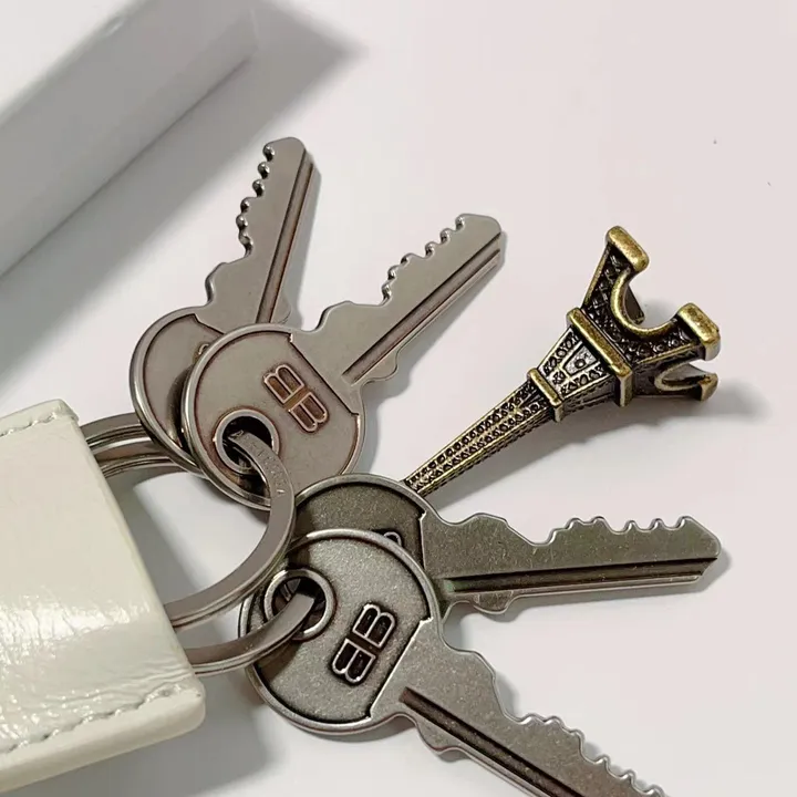 スーパーコピー バレンシアガ キーホルダー