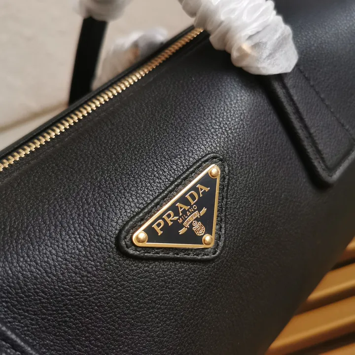 スーパーコピー プラダ キーホルダー