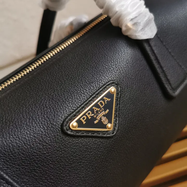 スーパーコピー プラダ キーホルダー