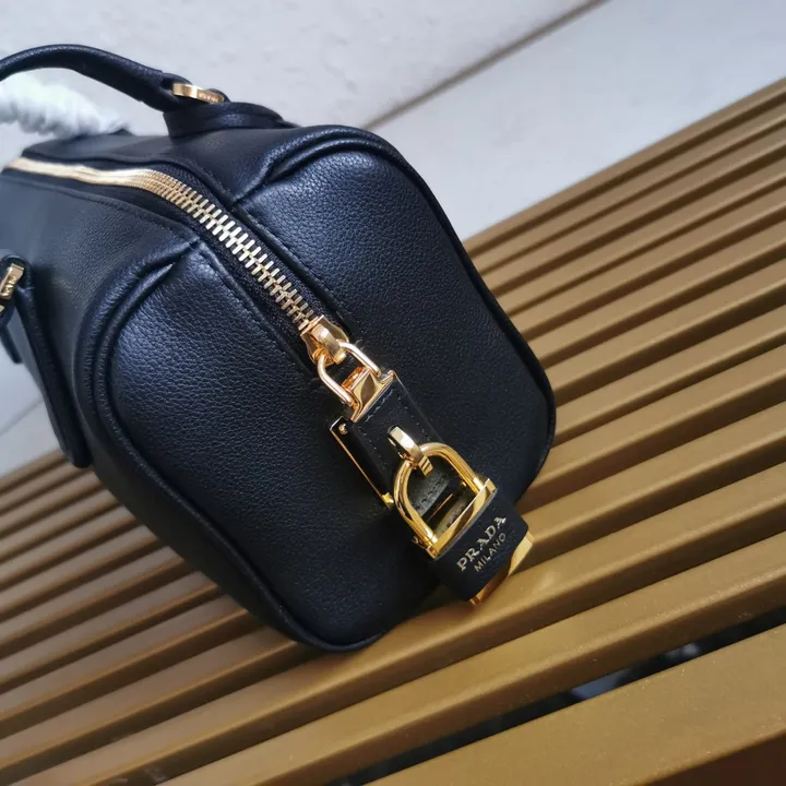 スーパーコピー プラダ キーホルダー