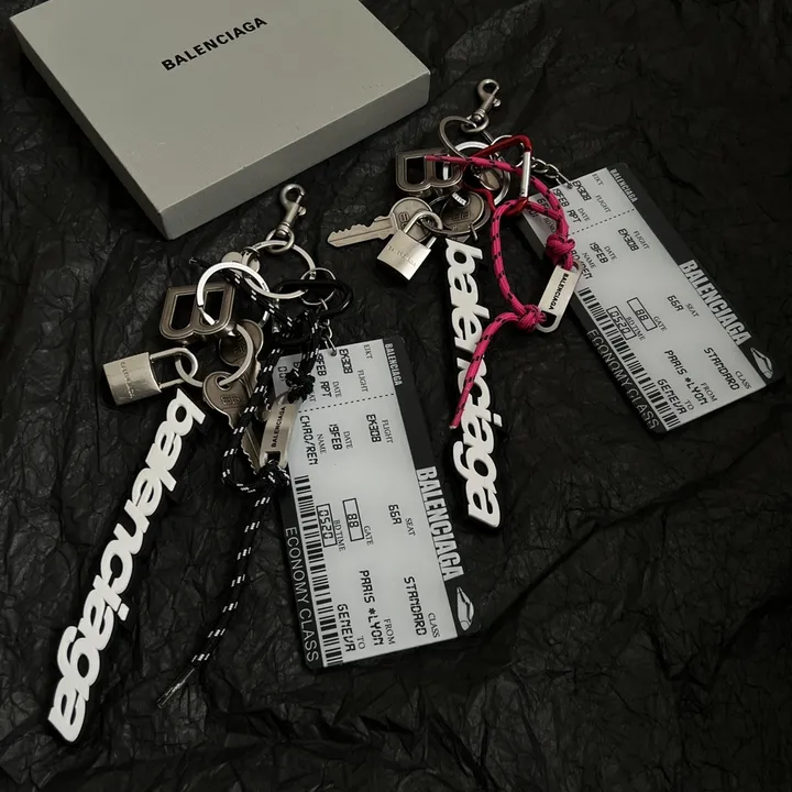 スーパーコピー バレンシアガ キーホルダー