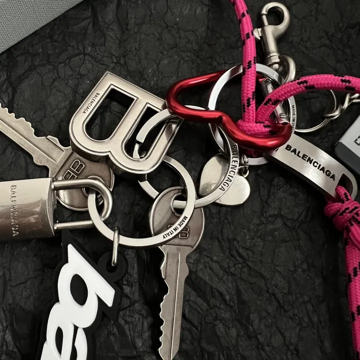 スーパーコピー バレンシアガ キーホルダー