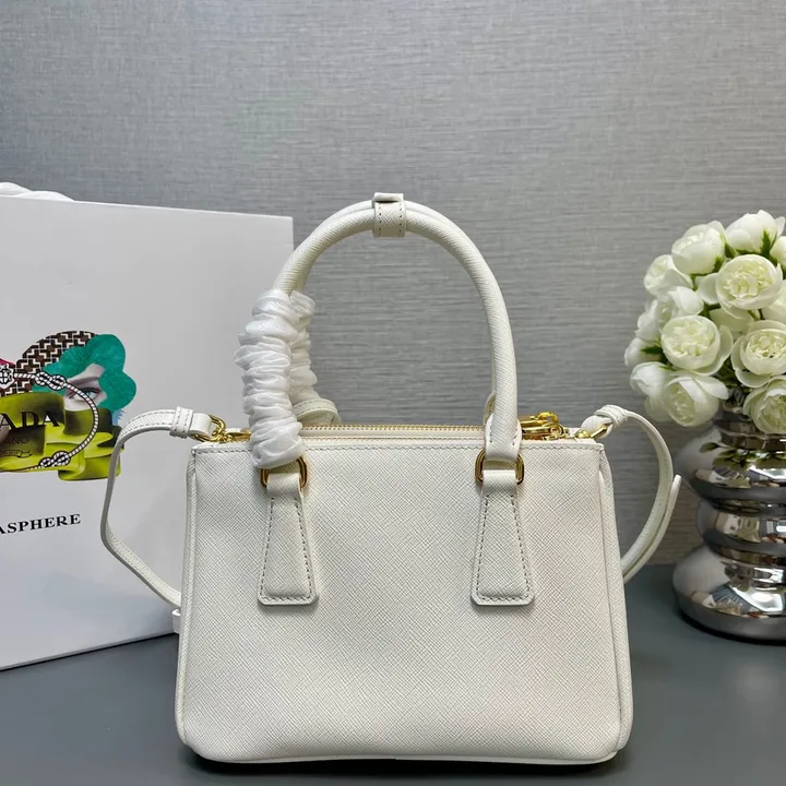 スーパーコピー プラダ キーホルダー