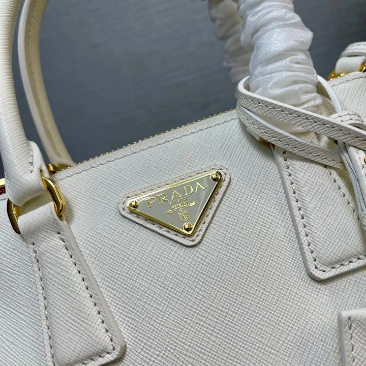 スーパーコピー プラダ キーホルダー