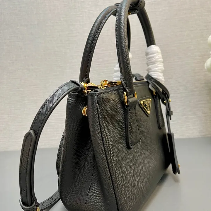 スーパーコピー プラダ キーホルダー