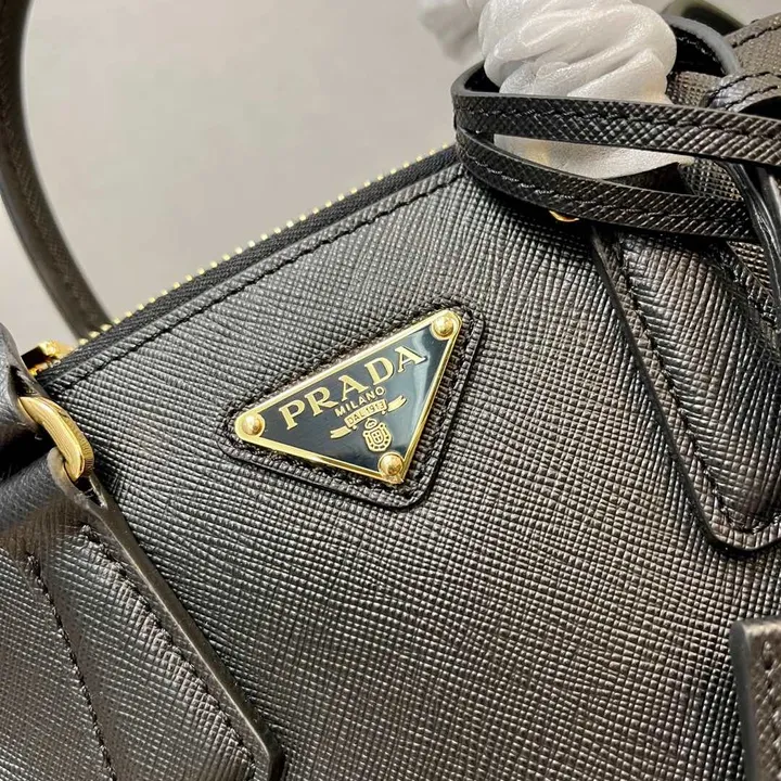 スーパーコピー プラダ キーホルダー