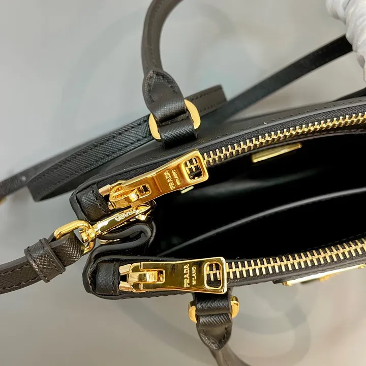 スーパーコピー プラダ キーホルダー