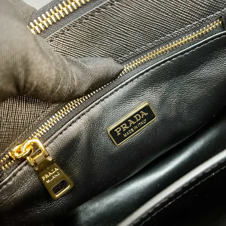 スーパーコピー プラダ キーホルダー